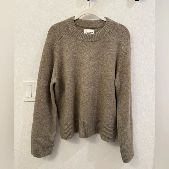 ABERCROMBIE Madeline Crew Sweater - Picture 2 of 4